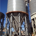 silo de cemento en contenedor